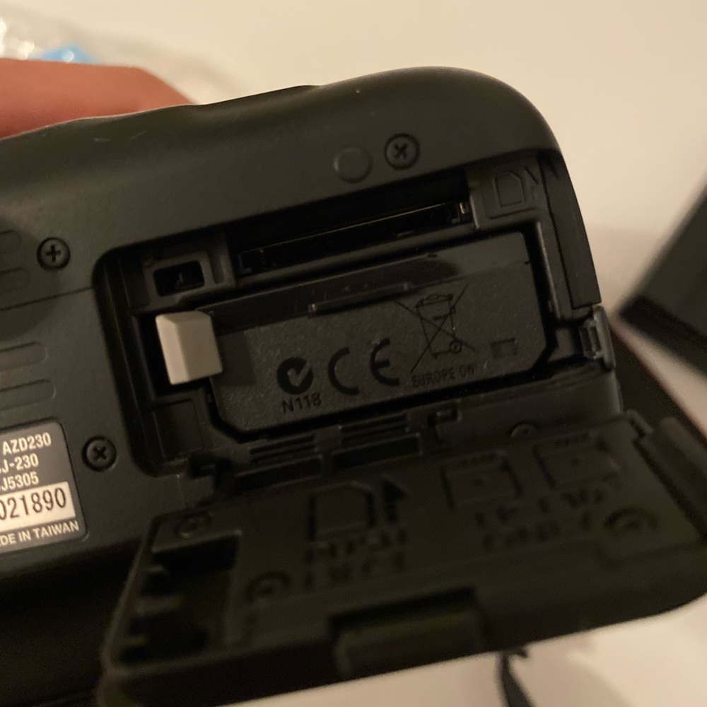 📸 Canon EOS Rebel T6 Body – Black | Barely Used | Original Box - Picture 11 of 13